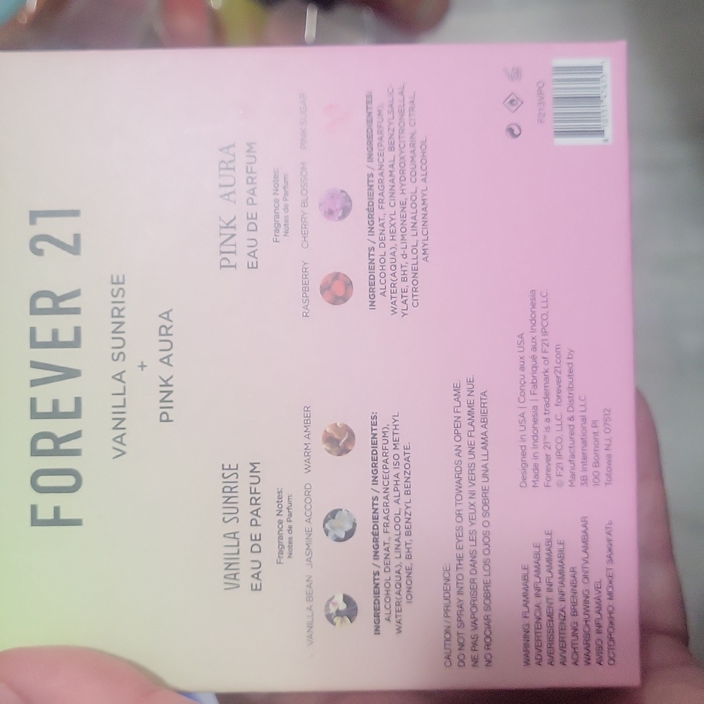 Forever 21 Gift Set - Picture 3 of 3